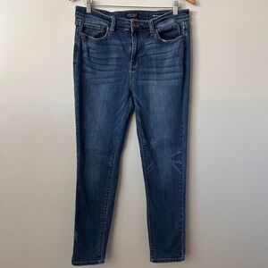 Judy Blue Jeans Women's 15/32 Straight Leg Medium Wash Relaxed Fit Distressed